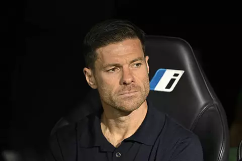 تشابي ألونسو يسير على خطى مورينيو قبل قمة ليفربول وريال مدريد